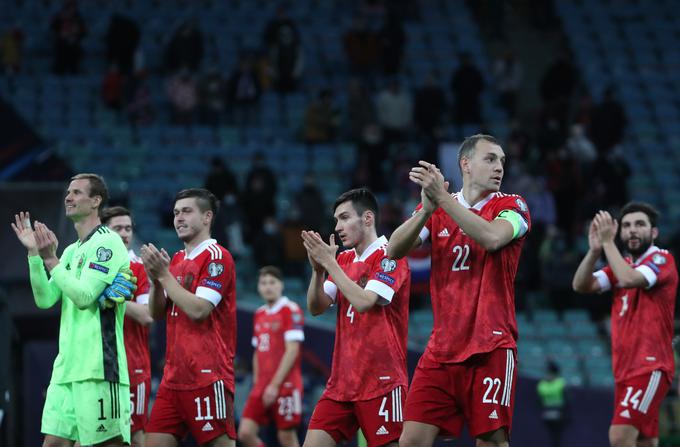 Ruska nogometna reprezentanca bi morala sodelovati v dodatnih kvalifikacijah, a je do nadaljnjega izključena iz tekmovanj pod okriljem Mednarodne nogometne zveze (Fifa). | Foto: Reuters