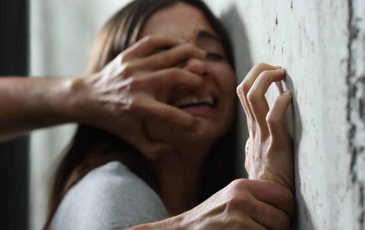 Nasilje nad ženskami. Posilstvo. Spolno nadlegovanje | Incident se je zgodil sredi že tako razgretega ozračja okoli dogajanja v francoskem šolstvu (fotografija je simbolična). | Foto Shutterstock