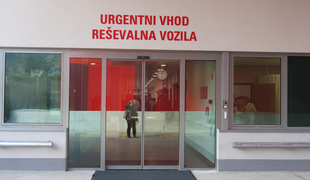 Tragedija v Šempetru: policija zaslišala prek 40 uslužbencev bolnišnice, preiskave še ni konec