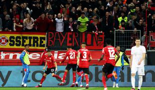 Bayer razveselil Borussio Dortmund, ki je skočila na vrh