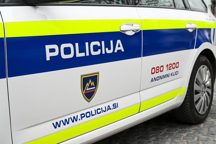 Policija, Slovenija,  policijski avto | Osumljenec je s kraja zbežal. | Foto Shutterstock