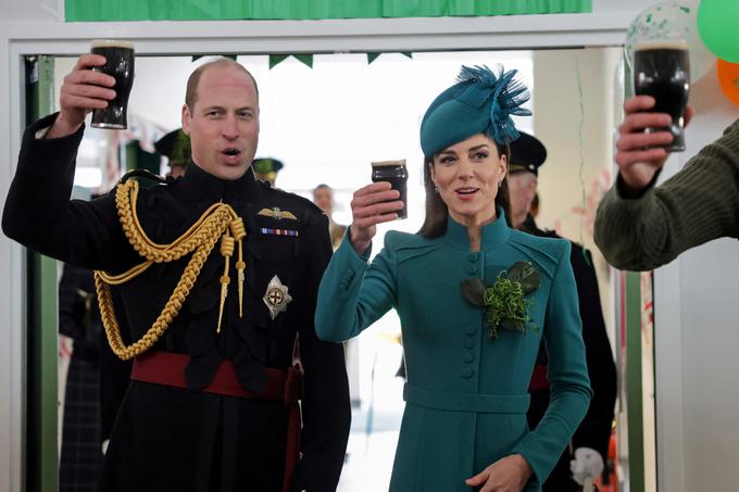 Princ William in Kate na praznovanju dneva svetega Patrika v Aldershotu. | Foto: Reuters