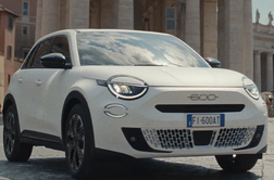 Fiat 600: Italijani so razkrili svoj novi avtomobil #video