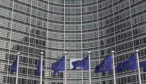 Bruselj bo predlagal evropski okvir za reševanje bančnih kriz