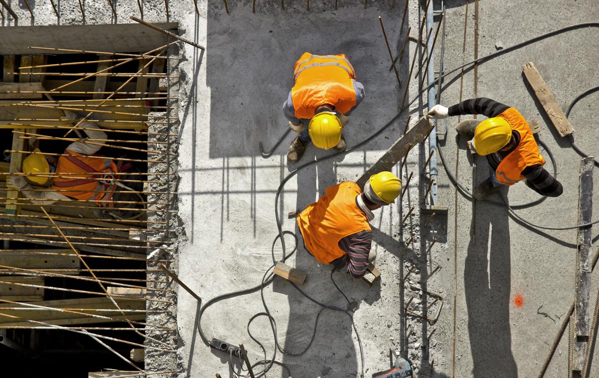 Varnost, delavci | V Sloveniji je bilo lani zabeleženih 19 smrtnih nezgod pri delu, 973 težjih in 13.551 lažjih nezgod. | Foto Shutterstock