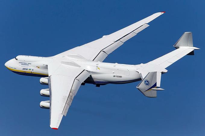 Letalska družba Antonov Airlines predstavlja velik ukrajinski ponos, izstopalo pa je predvsem letalo An-225 z vzdevkom Mriya. Največje in s 640 tonami vzletne mase najtežje letalo na svetu, izdelano že leta 1988, je obstajalo le v enem primerku. | Foto: 