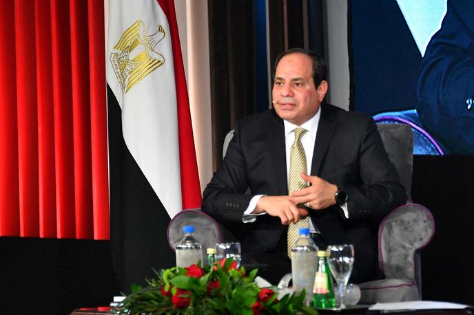 Abdel Fatah al Sisi | Kljub hudi gospodarski krizi, visoki inflaciji in močnemu padcu vrednosti nacionalne valute se zdi, da ima dosedanji predsednik Abdel Fatah Al Sisi zmago na volitvah zagotovljeno. | Foto Reuters