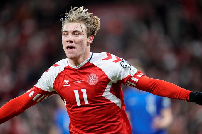Rasmus Höjlund | Rasmus Hojlund je v teh kvalifikacijah dosegel že sedem zadetkov za Dansko. Pri tej številki bo tudi ostalo, saj bo zaradi poškodbe mišice preskočil tekmi s Slovenijo in Severno Irsko. | Foto Reuters