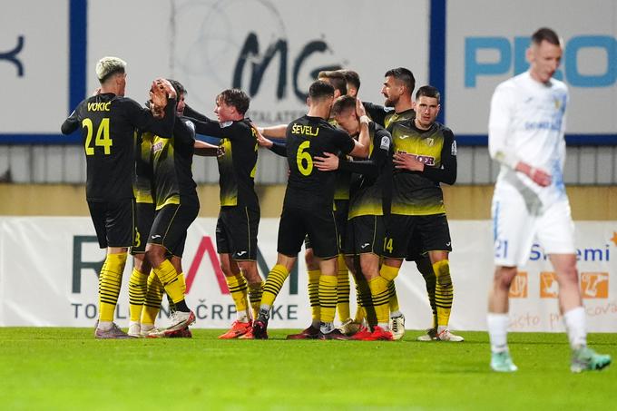 Potem ko so nogometaši Kalcer Radomelj prejšnji teden senzacionalno izločili Maribor v pokalu Pivovarne Union, so tokrat zabeležili še prvo zmago v zadnjih šestih krogih.  | Foto: www.alesfevzer.com