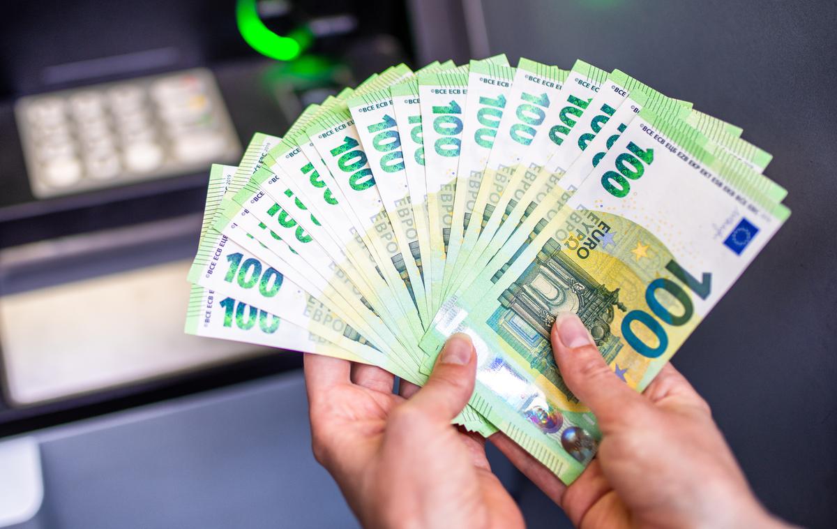 Denar, plača | Povprečni neto dohodek na prebivalca v občini Kranjska Gora je predlani znašal 15.171 evra in je bil od slovenskega povprečja višji za 23 odstotkov. | Foto Shutterstock