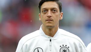 Mesut Özil končal kariero