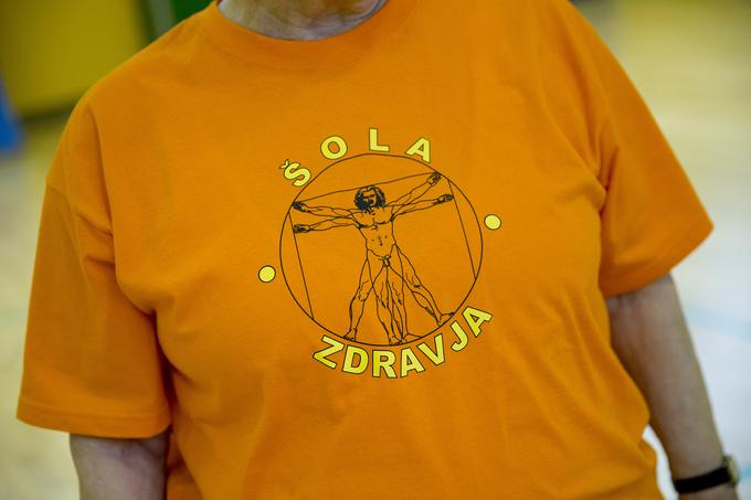 Zaščitni znak udeležencev Šole zdravja so pozitivna oranžna oblačila. | Foto: Ana Kovač