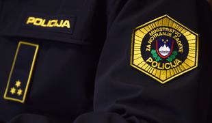 Policisti iščejo tatova nakita iz novomeške prodajalne