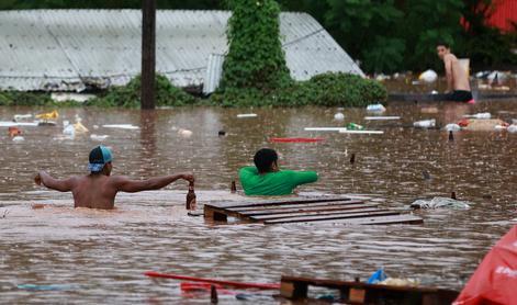 Brazilija: v poplavah in zrušenju jezu najmanj 37 mrtvih #video