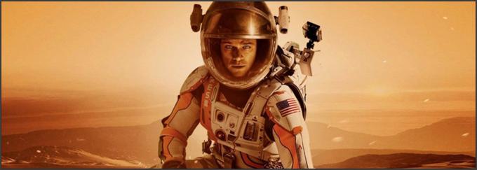Damon v hvaljeni vesoljski pustolovščini Ridleyja Scotta igra astronavta, ki obtiči na Marsu. Ob pičlih zalogah se mora zanesti na lastno iznajdljivost in razsodnost duha, da preživi in se domisli, kako tiste na Zemlji opozoriti, da je še živ. Sedem nominacij za oskarja, tudi za najboljši film in najboljšega igralca. • V videoteki DKino.

 | Foto: 