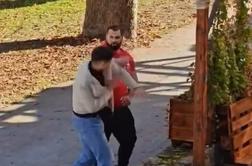 Nov incident pred lokalom Patriot: pijan moški uriniral in udaril občana #video