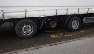 Tovornjak po slovenskih cestah vozil 21 ton brez kolesa