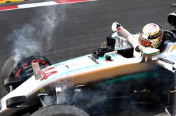 Hamiltona požrlo ozko grlo, Rosberg poljubil steno