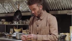Izjemne kuharske spretnosti Beckhama pohvalil celo Gordon Ramsay #video