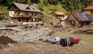 Večina krajanov ne želi zapustiti poškodovanih domov v Strugah