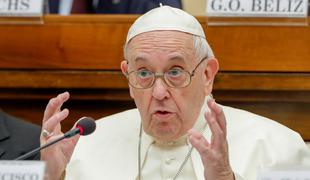 Papež po očitkih o spolnih zlorabah sprejel odstop ameriškega škofa