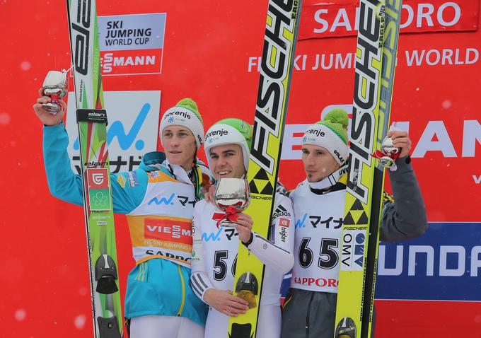 Slovenski skakalni trio je 26. januarja 2014 v Sapporu zavzel ves zmagovalni oder. | Foto: Getty Images