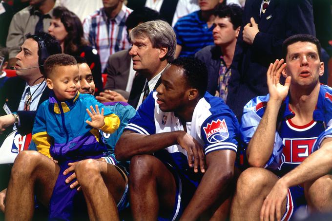 Leto 1992: na vikendu zvezd je Draženu na klopi družbo med drugim delal tudi Dell Curry. V naročju mu je tedaj sedel sin Stephen, danes eden največjih zvezdnikov lige. | Foto: Getty Images