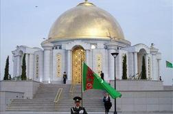 Turkmenistan se ponaša s spomenikom ustave, visokim 185 metrov