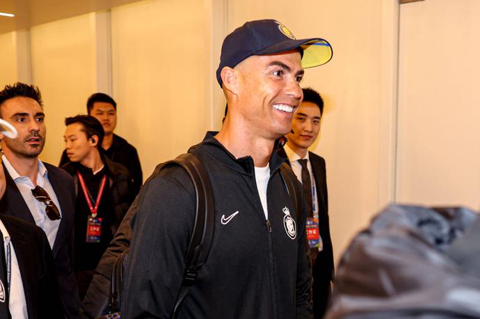 Cristiano Ronaldo | Cristiano Ronaldo bo tako kot še sedem zvezdniških rojakov na priprave na tekmo s Slovenijo prispel spočit in poln energije ter motivacije. | Foto Reuters