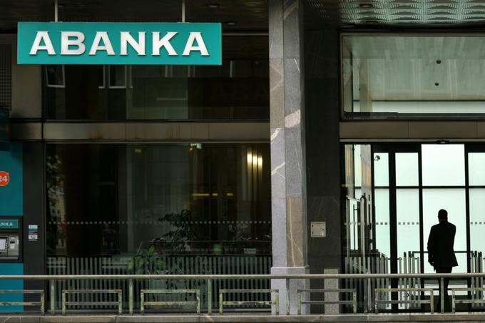 Med bankami, na katere je v zadnjih letih iz ust gospodarstvenikov letelo največ kritik, je brez dvoma Abanka. | Foto: STA ,