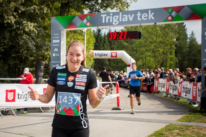 ... smučarska tekačica Lea Einfalt, ena od ambasadorjev Triglav teka, sta zmagovalca teka na deset kilometrov. | Foto: Žiga Zupan/Sportida