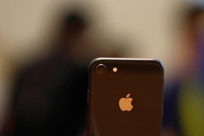 Eden od pametnih telefonov, ki še vedno podpira uporabo algoritma GEA-1, je Applov iPhone 8, ki je bil skupaj z večjim modelom Plus najbolj prodajani pametni telefon leta 2017. iPhone 8 je bil še lani tudi tretji najpogostejši iPhone v lasti uporabnikov v ZDA. Prvo mesto je medtem zasedal iPhone XR, ki prav tako še vedno podpira GEA-1.  | Foto: Reuters
