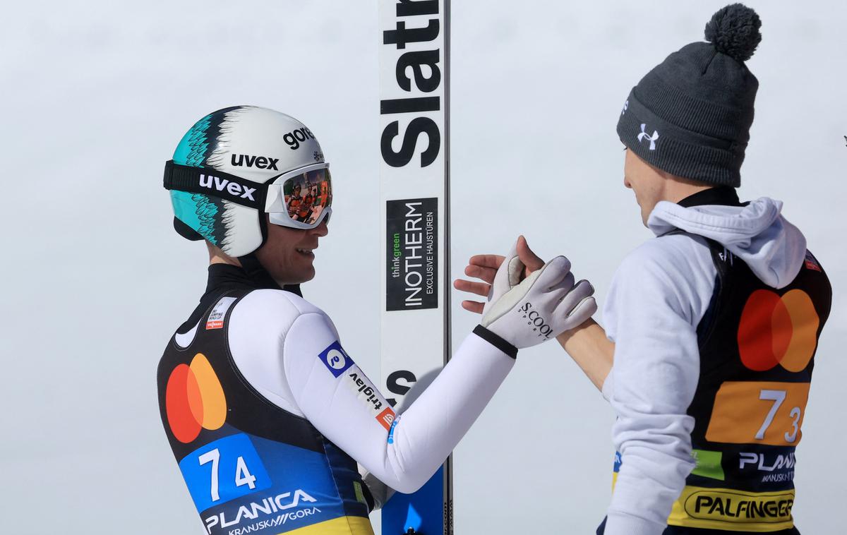 Planica Anže Lanišek | Lanišek je moral še drugič stisniti roko Kraftu. Najprej ga je premagal na posamični, nato še na ekipni tekmi. | Foto Reuters