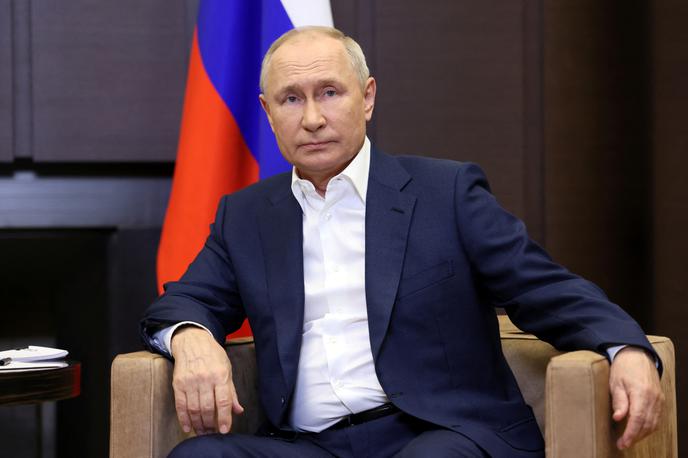 Vladimir Putin | Rusija je 24. februarja 2022 sprožila vsesplošen napad na Ukrajino. O vojni proti ruski zahodni sosedi naj bi ruski predsednik Vladimir Putin v ožjem krogu razmišljal že dolga leta pred tem. | Foto Reuters