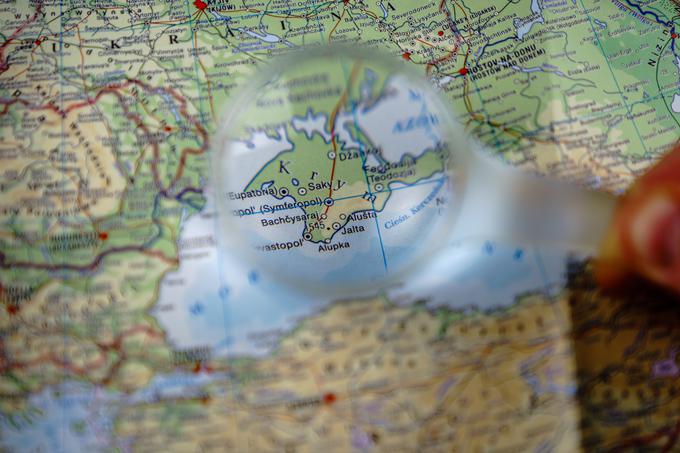 Ukrajinske oblasti so od začetka invazije večkrat izjavile, da je njihov cilj ne le osvoboditev omenjenih štirih regij, temveč tudi ponovna vzpostavitev nadzora nad Krimom. Polotok in tamkajšnja ruska črnomorska flota pa sta bila od začetka invazije pogosta tarča ukrajinskih napadov z droni in raketami. | Foto: Shutterstock