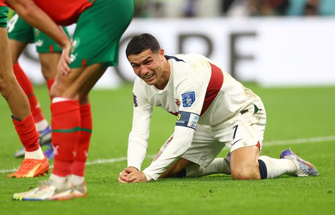 Cristiano Ronaldo po izpadu Portugalske proti Maroku ni zadrževal solza. | Foto: Reuters