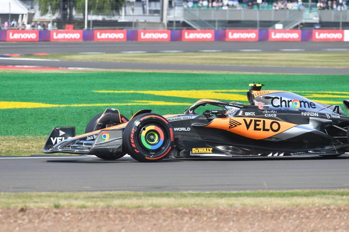 Hamilton pravi, da posodobljeni McLarnov dirkalnik spominja na Red Bullovega. | Foto: Guliverimage