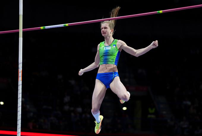Tina Šutej je v Birminghamu preskočila 4,65 metra, kar je bilo dovolj za odlično drugo mesto. | Foto: Reuters