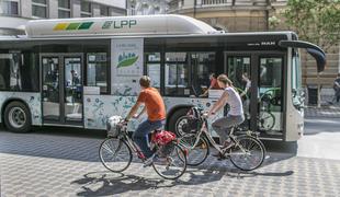 Avtobus v središču Ljubljane zbil 75-letnico, ki bo morala plačati kazen