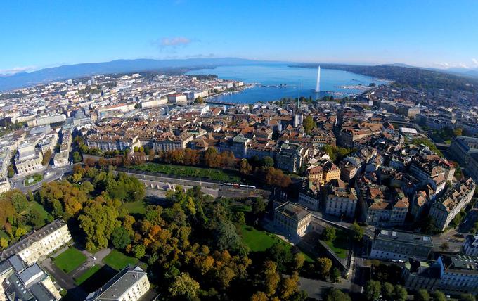 Pogled na Ženevo, mesto z drugim največjim številom prebivalcev v Švici. Leži na skrajnem jugozahodnem delu države, tik ob državni meji s Francijo. | Foto: Thomas Hilmes/Wikimedia Commons