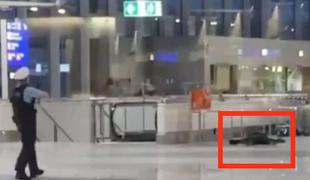 Naš državljan na frankfurtskem letališču povzročil pravo dramo