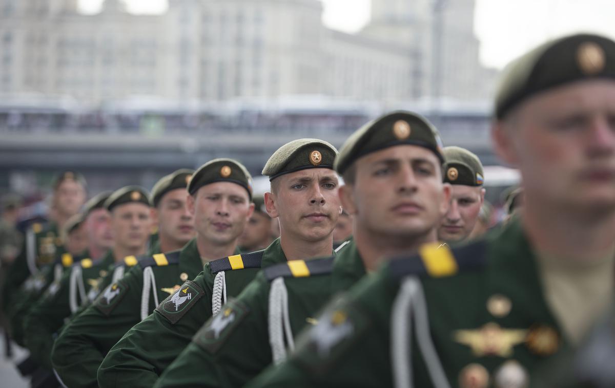 Ruski vojaki | Med lanskim spomladanskim naborom so vpoklicali približno 147.000 nabornikov. | Foto Guliver Image