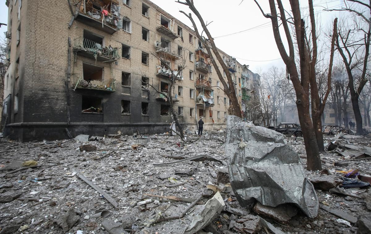 Raketni napad na Harkov, Ukrajina | Ocena stroškov je v primerjavi s tisto pred enim letom, ko je znašala 411 milijard dolarjev oziroma 383 milijard evrov, narasla za skoraj 70 milijard evrov. | Foto Reuters