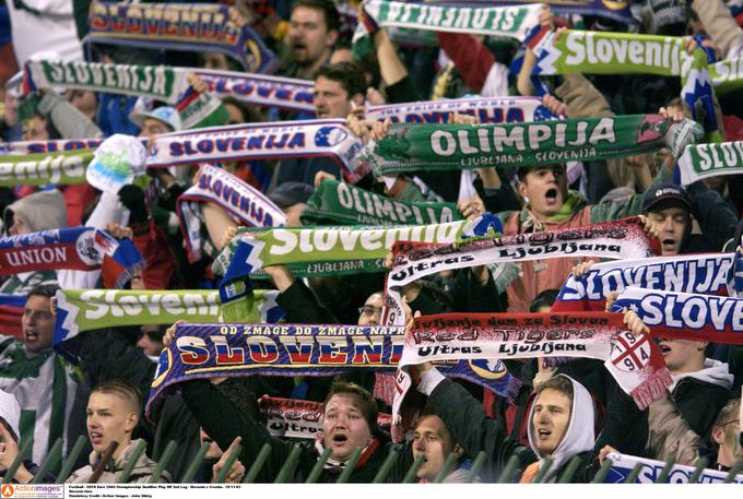 Prašnikarjeva četa je računala na ogromno podporo zvestih, takrat še "združenih" navijačev Slovenije. | Foto: Reuters