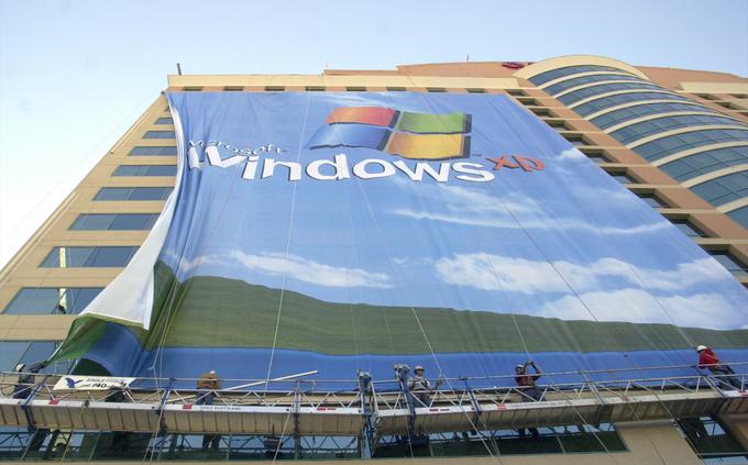 Microsoft je za oglasno kampanjo za Windows XP zapravil več kot 200 milijonov dolarjev, kar je danes ob upoštevanju inflacije skoraj 300 milijonov dolarjev.  | Foto: AP / Guliverimage