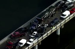 Na mostu trčilo več kot 40 vozil #video