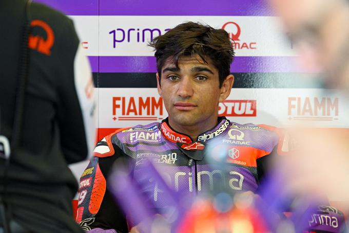 Sprva je kazalo, da si bo Martin brez večjega naprezanja privozil novo zmago in še povečal naskok v seštevku, a le do napake, ko je zdrsnil in ni mogel več nadaljevati dirke. | Foto: Reuters