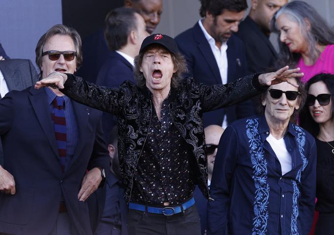 Mick Jagger in Ronnie Wood, slovita člana Rolling Stones, sta si ogledala spektakel v Barceloni, na katerem so na veliko promovirali nov album britanske glasbene skupine. | Foto: Reuters
