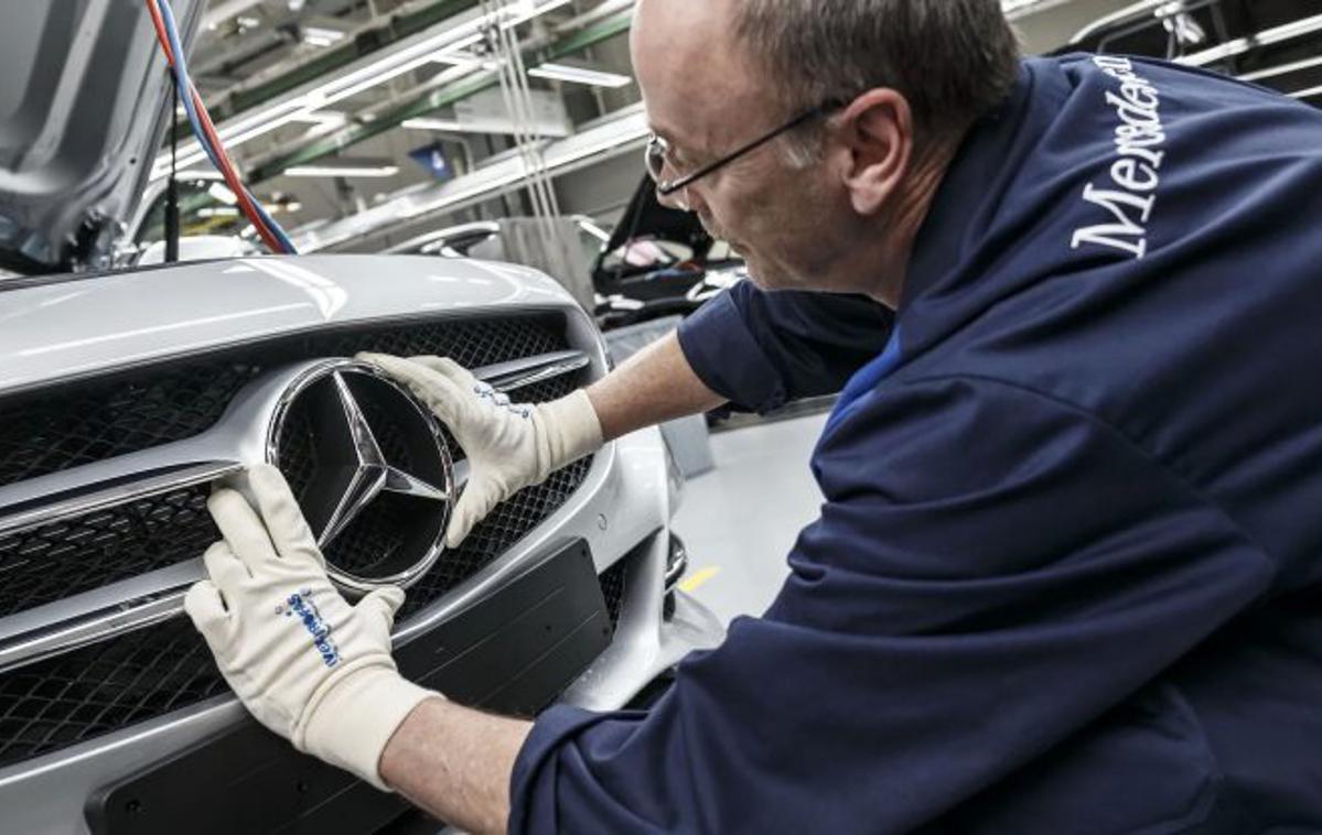 Daimler Mercedes-Benz | Daimler, lastnik Mercedes-Benza, bo zaposlenim v Nemčiji ob koncu leta izplačal tisoč evrov covidnega bonusa. | Foto Daimler