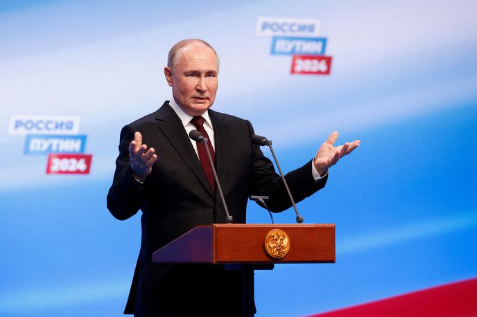 Vladimir Putin | Rekordna zmaga Putinu tlakuje pot za nov šestletni mandat. Opazovalci opozarjajo, da je bila takšna zmaga mogoča predvsem zaradi represije, prisil in prevar, piše nemška tiskovna agencija dpa. | Foto Reuters
